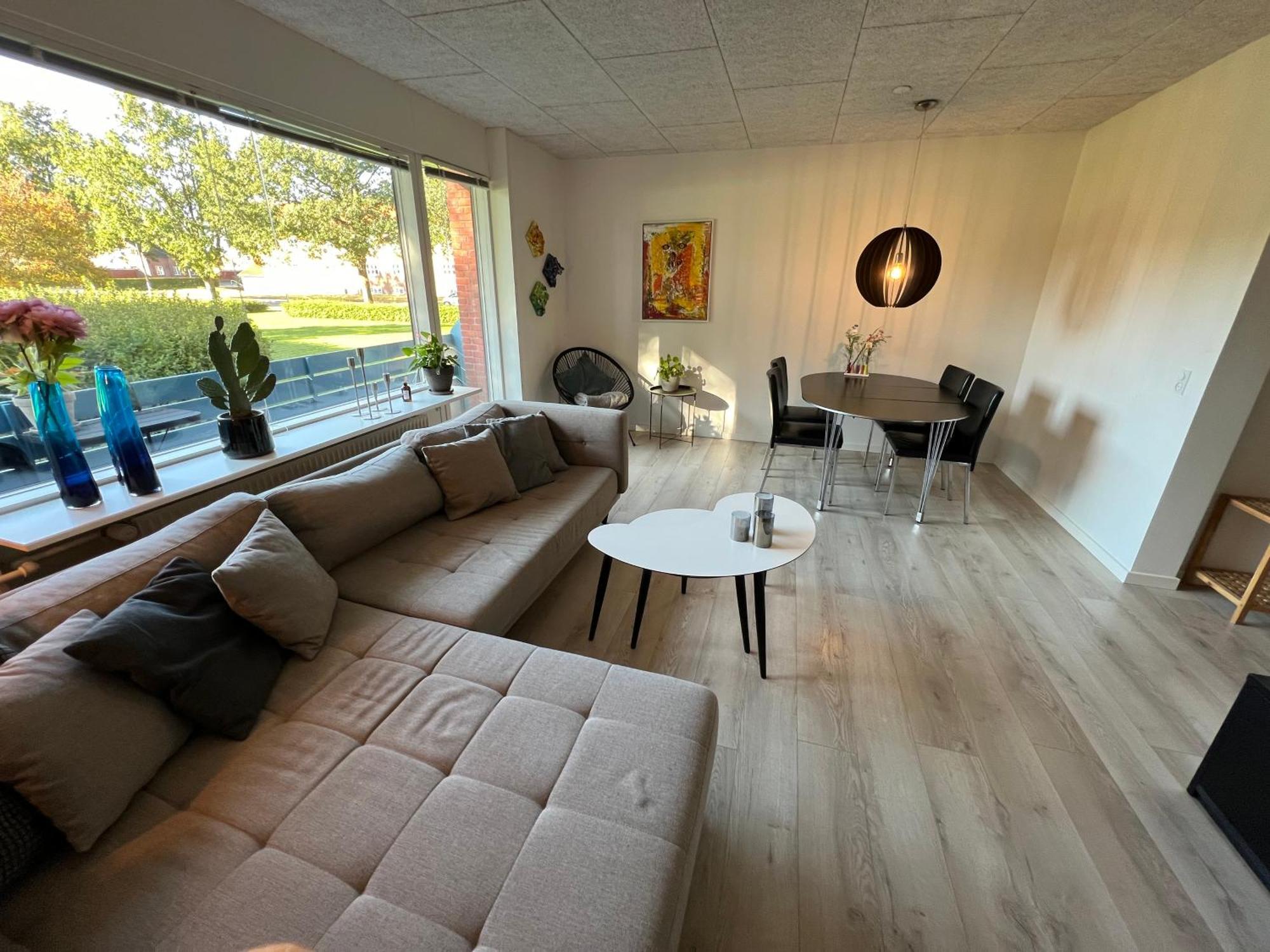 Nyrenoveret Lejlighed Med Balkon Og Parkering Esbjerg Exterior foto